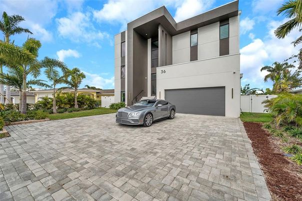 Attached, Exterior, Facade, Modern