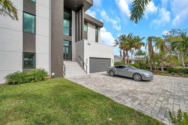 Attached, Exterior, Facade, Modern