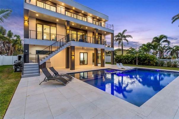Exterior, Pool