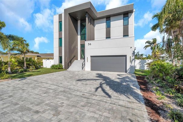 Attached, Exterior, Facade, Modern
