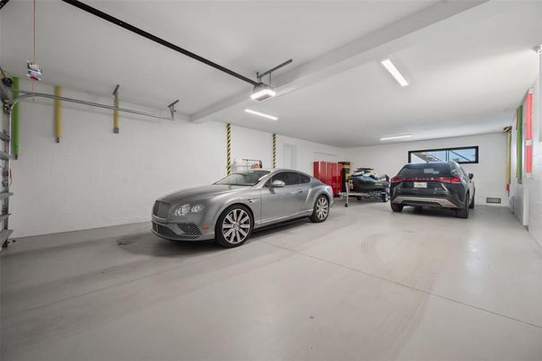 Garage, Interior