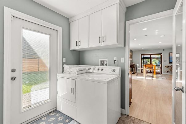 Dining room, Interior, Recessed Lighting, Washer, Wood Texture Flooring
