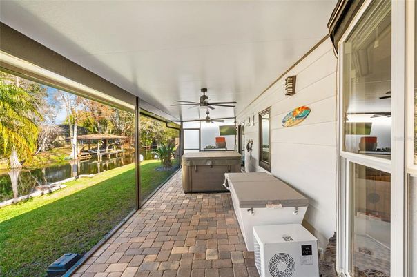 Interior, Sun Room, Water