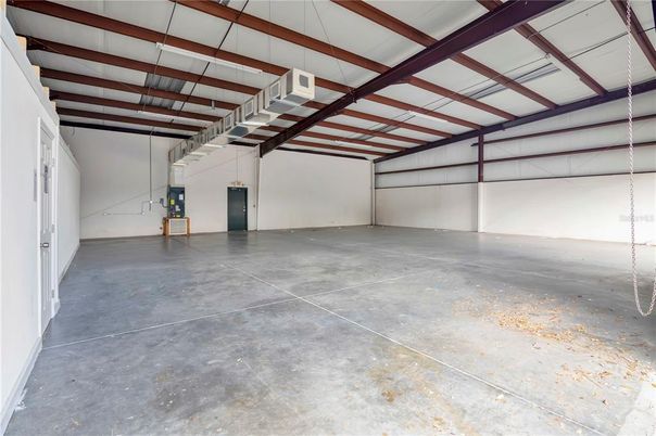 Garage, Interior, Wooden Beams
