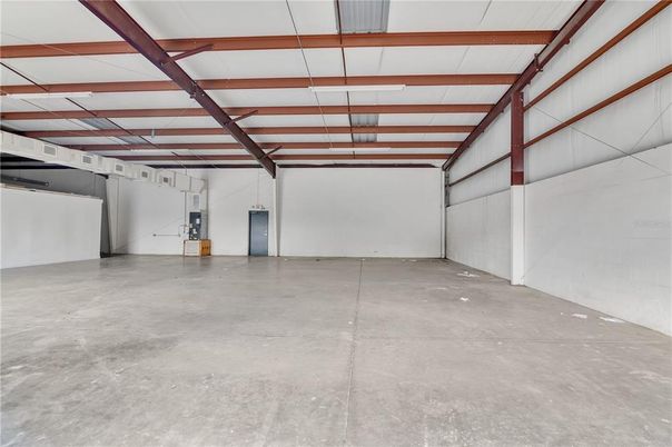 Garage, Interior, Wooden Beams