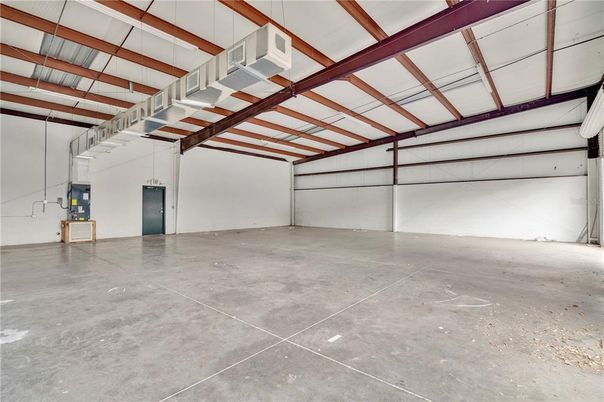 Garage, Interior, Wooden Beams