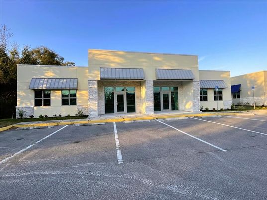 Exterior, Facade, Modern