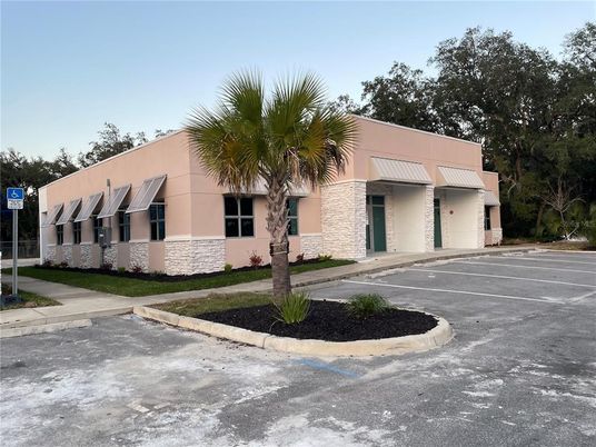 Attached, Exterior, Facade, Modern