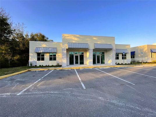 Exterior, Facade, Modern