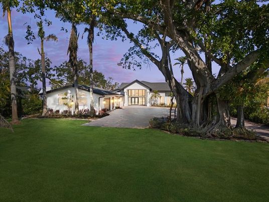 Backyard, Detached Garage, Exterior