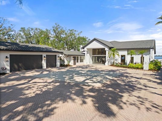 Attached, Exterior, Facade, Ranch