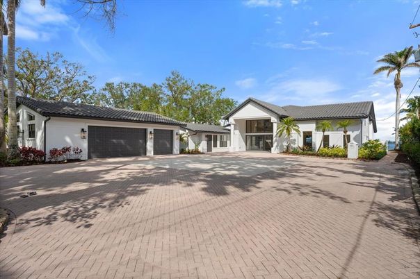 Attached, Exterior, Facade, Ranch