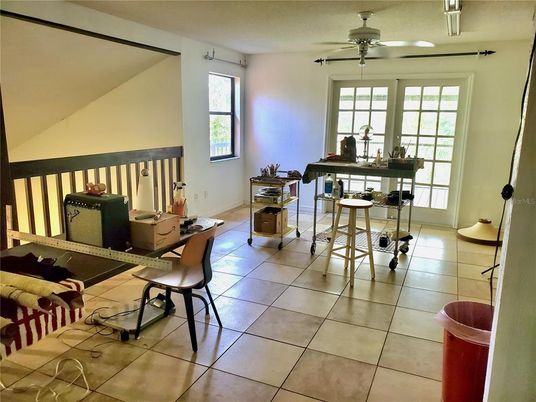 Home Office, Interior