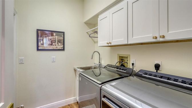 Interior, Washer, Wood Texture Flooring
