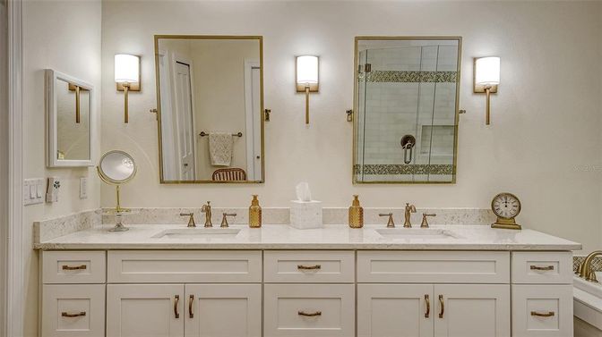 Bathroom, Dual Sink Vanities, Interior