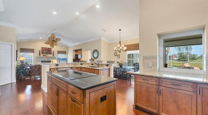 Chandelier, Dining room, Interior, Kitchen, Pendant Lights, Recessed Lighting, Wood Texture Flooring