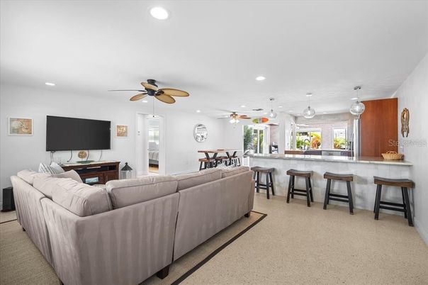 Dining room, Interior, Living room, Pendant Lights, Recessed Lighting