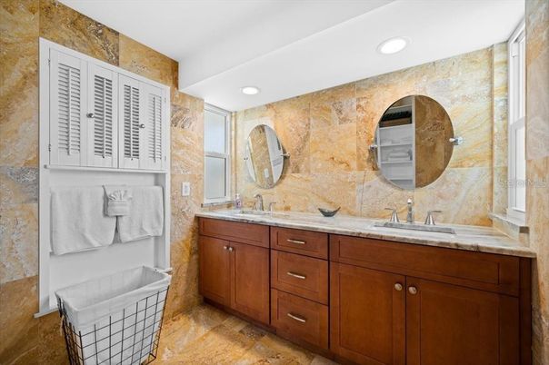 Bathroom, Dual Sink Vanities, Interior, Recessed Lighting