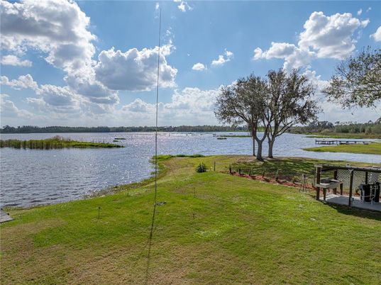 Exterior, Lake