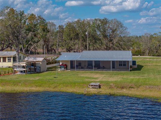 Exterior, Lake