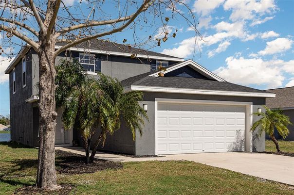 Attached, Exterior, Facade, American Craftsman