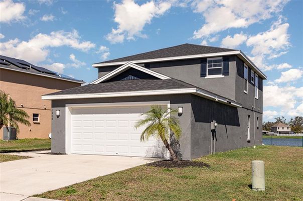 Attached, Exterior, Facade, Solar Panels, American Craftsman