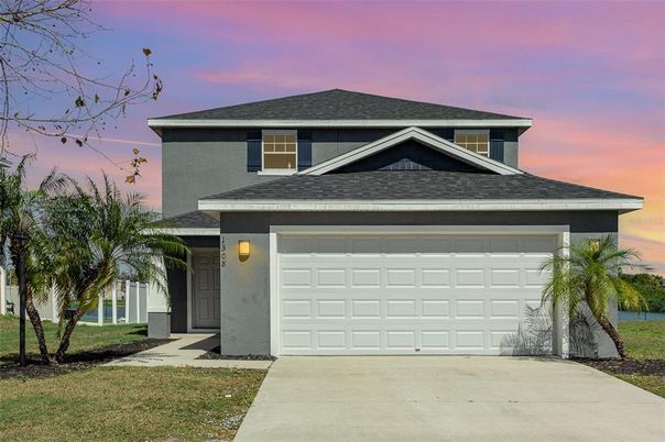 Attached, Exterior, Facade, American Craftsman