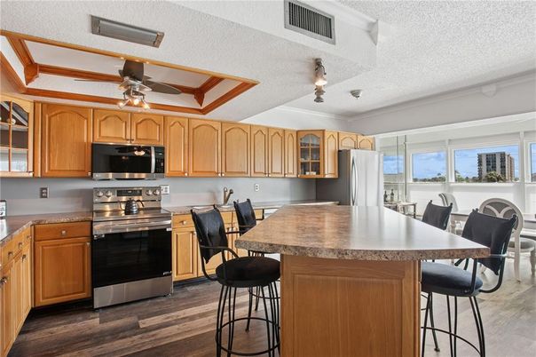 Dining room, Interior, Kitchen, Stainless Steel Appliances, Wood Texture Flooring
