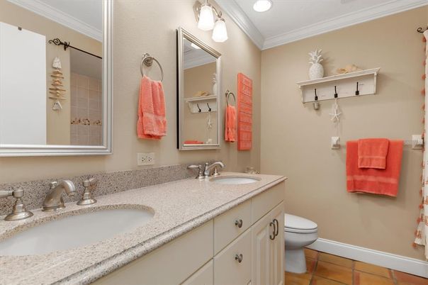 Bathroom, Dual Sink Vanities, Interior, Recessed Lighting