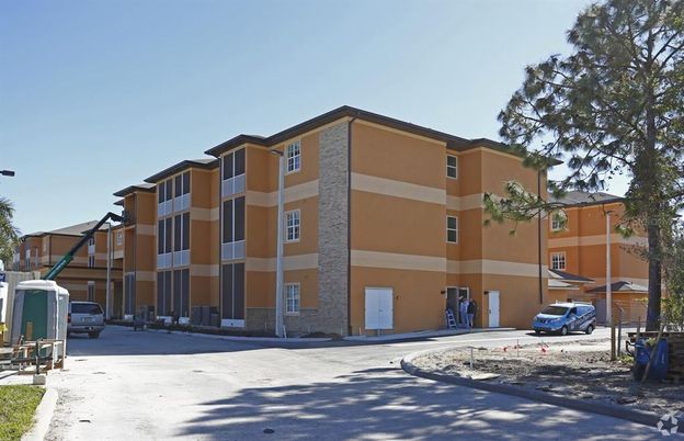 Exterior, Facade, Modern