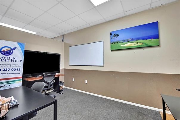 Home Office, Interior