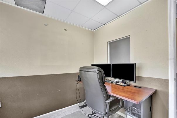 Home Office, Interior