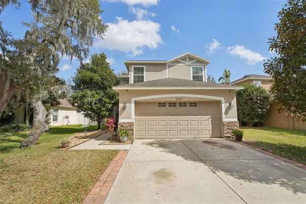 Attached, Exterior, Facade, American Craftsman