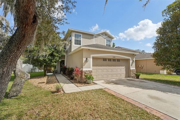 Attached, Exterior, Facade, American Craftsman