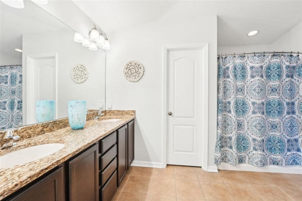 Bathroom, Dual Sink Vanities, Interior, Recessed Lighting