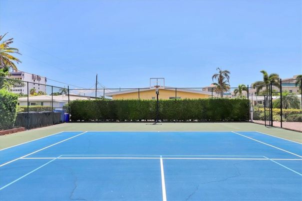 Exterior, Tennis Courts
