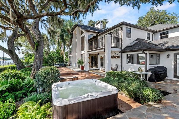 Exterior, Hot Tub