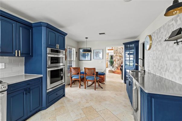 Dining room, Interior, Kitchen, Pendant Lights, Stainless Steel Appliances