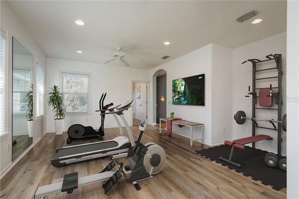 Fitness Equipment, Interior, Recessed Lighting, Wood Texture Flooring