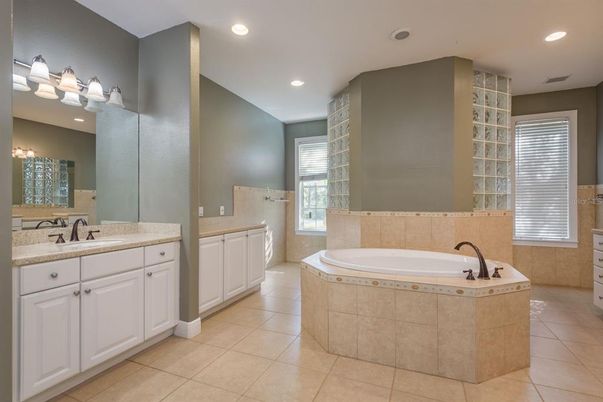Bathroom, Dual Sink Vanities, Interior, Recessed Lighting