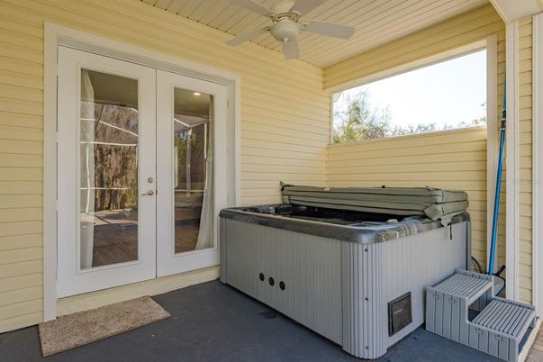 Exterior, Hot Tub
