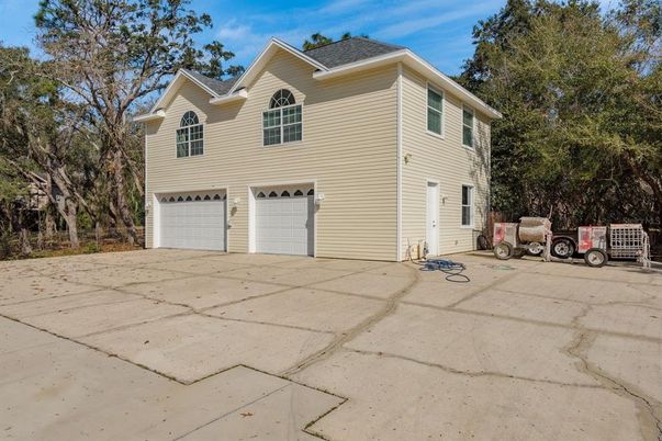 Attached, Exterior, Facade, Farmhouse