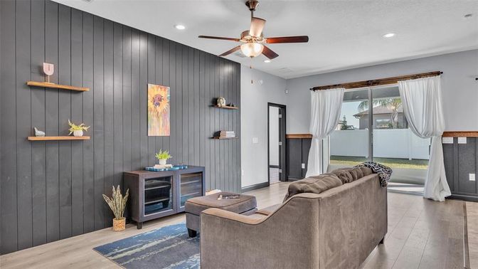 Interior, Recessed Lighting, Wood Texture Flooring