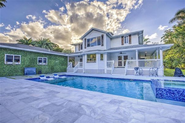 Exterior, Pool