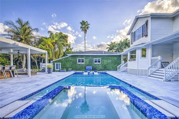 Exterior, Pool