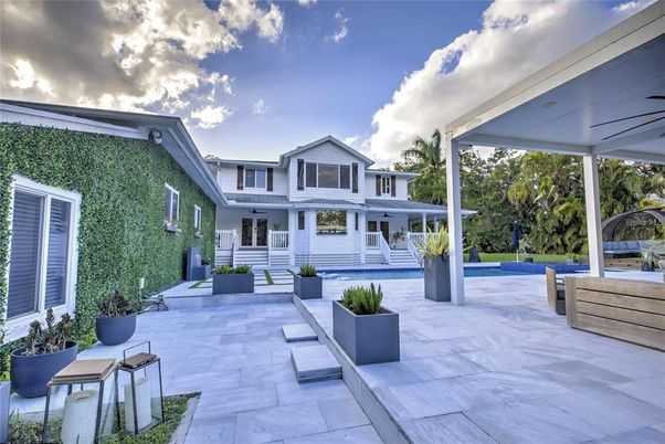 Exterior, Pool