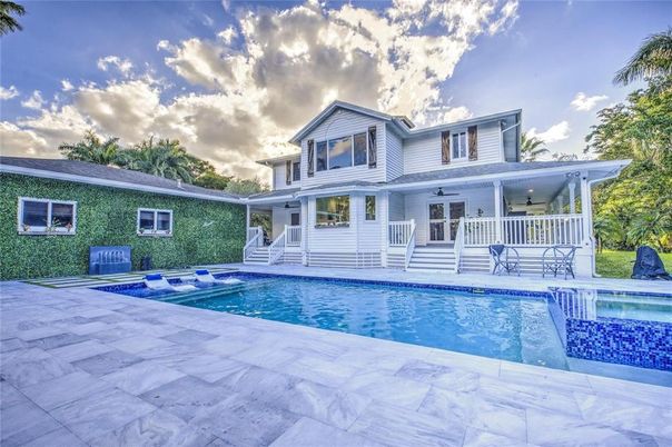 Exterior, Pool