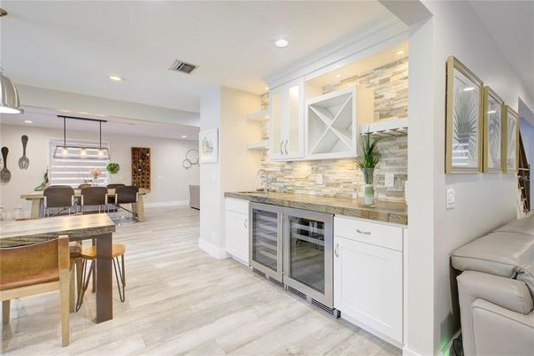 Dining room, Interior, Kitchen, Pendant Lights, Recessed Lighting, Wood Texture Flooring