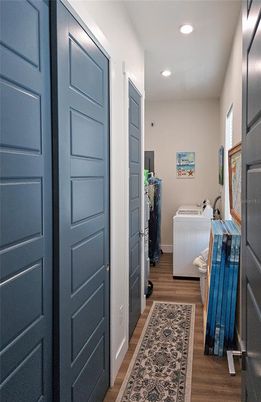 Interior, Recessed Lighting, Washer, Wood Texture Flooring