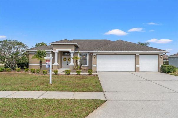 Attached, Exterior, Facade, Ranch